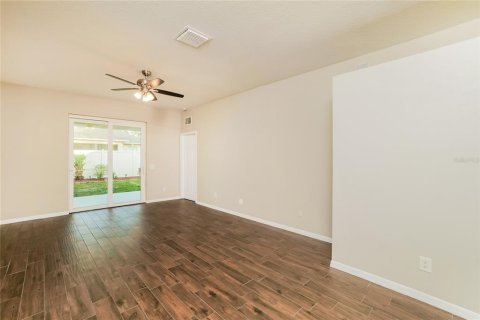 House in Land O' Lakes, Florida 4 bedrooms, 169.55 sq.m. № 2198751 - photo 3