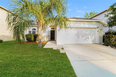 House in Land O' Lakes, Florida 4 bedrooms, 169.55 sq.m. № 2198751