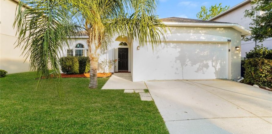 House in Land O' Lakes, Florida 4 bedrooms, 169.55 sq.m. № 2198751