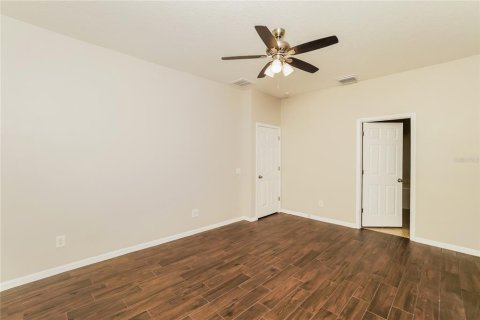 House in Land O' Lakes, Florida 4 bedrooms, 169.55 sq.m. № 2198751 - photo 12