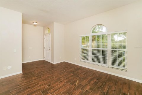 House in Land O' Lakes, Florida 4 bedrooms, 169.55 sq.m. № 2198751 - photo 2