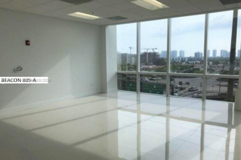 Immobilier commercial à vendre à Aventura, Floride № 1994838 - photo 3