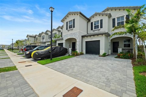 Townhouse in Homestead, Florida 3 bedrooms, 123.65 sq.m. № 1878893 - photo 2