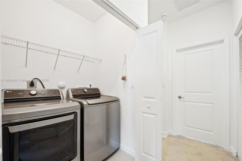 Townhouse in Homestead, Florida 3 bedrooms, 123.65 sq.m. № 1878893 - photo 22