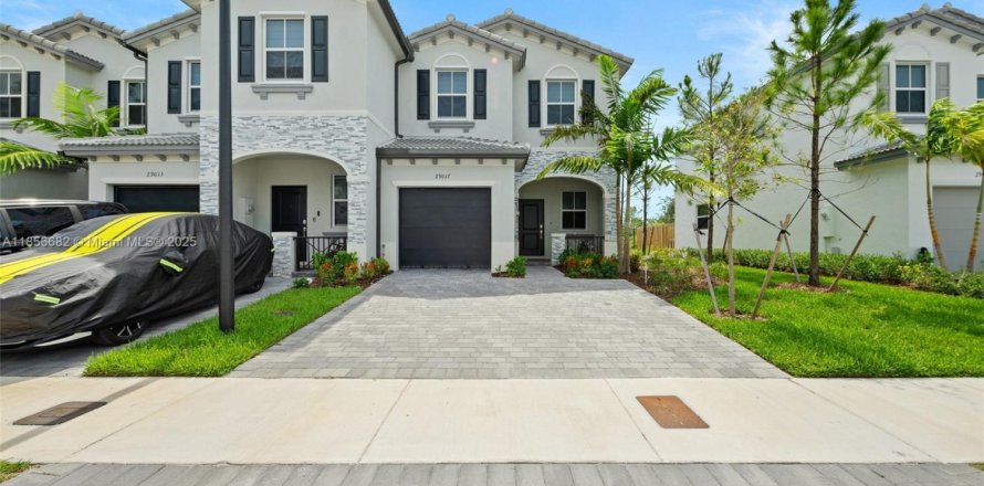 Townhouse in Homestead, Florida 3 bedrooms, 123.65 sq.m. № 1878893