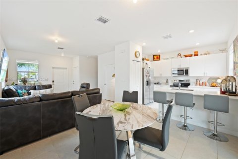 Townhouse in Homestead, Florida 3 bedrooms, 123.65 sq.m. № 1878893 - photo 7