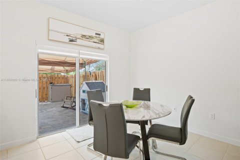 Townhouse in Homestead, Florida 3 bedrooms, 123.65 sq.m. № 1878893 - photo 6