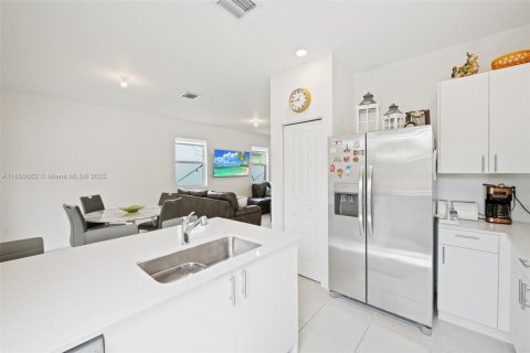 Townhouse in Homestead, Florida 3 bedrooms, 123.65 sq.m. № 1878893 - photo 11