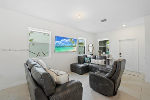 Townhouse in Homestead, Florida 3 bedrooms, 123.65 sq.m. № 1878893 - photo 3