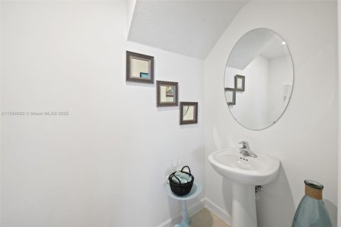 Townhouse in Homestead, Florida 3 bedrooms, 123.65 sq.m. № 1878893 - photo 21