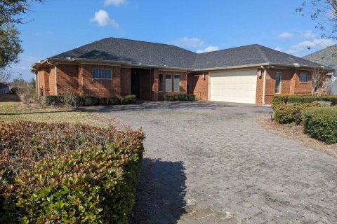 House in Lynn Haven, Florida 3 bedrooms, 246.75 sq.m. № 560211 - photo 1
