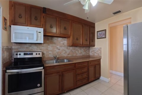 Condominio en venta en Lehigh Acres, Florida, 2 dormitorios № 2076919 - foto 19
