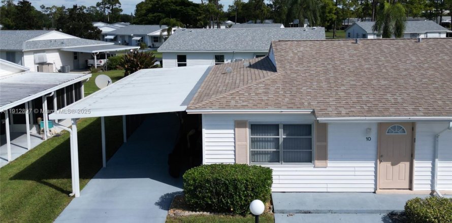 Condominio en Lehigh Acres, Florida, 2 dormitorios  № 2076919