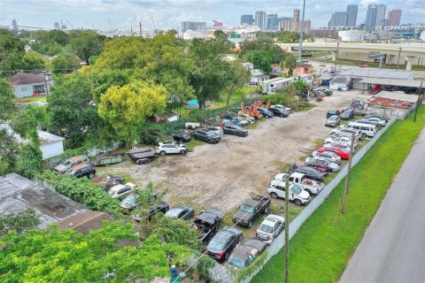 Commercial property in Tampa, Florida 384.06 sq.m. № 2390960 - photo 8