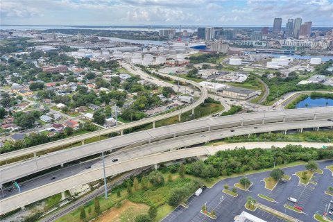 Commercial property in Tampa, Florida 384.06 sq.m. № 2390960 - photo 11