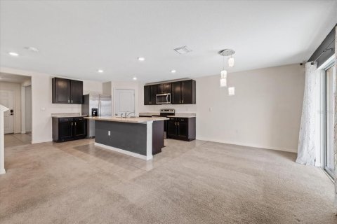 Casa en venta en Dade City, Florida, 5 dormitorios, 242.01 m2 № 2196252 - foto 9