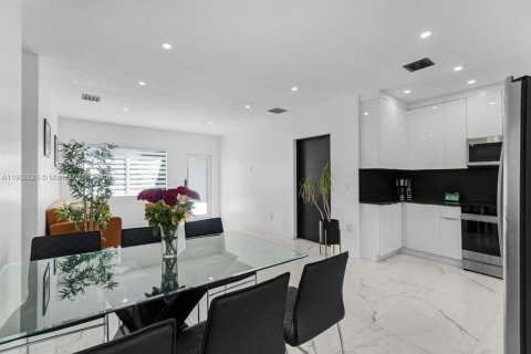 Villa ou maison à vendre à Hollywood, Floride: 4 chambres, 119.84 m2 № 1955703 - photo 27