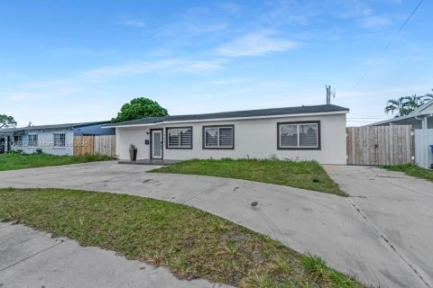 Villa ou maison à vendre à Hollywood, Floride: 4 chambres, 119.84 m2 № 1955703 - photo 2