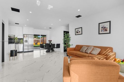 Villa ou maison à vendre à Hollywood, Floride: 4 chambres, 119.84 m2 № 1955703 - photo 24