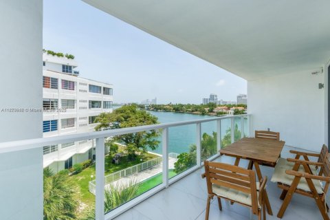 Купить кондоминиум в Бей-Харбор-Айлендс, Флорида 2 спальни, 106.09м2, № 1927699 - фото 2