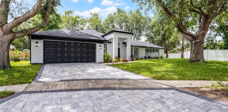 House in Gotha, Florida 5 bedrooms, 224.64 sq.m. № 1815160