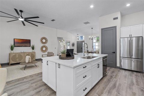 House in Gotha, Florida 5 bedrooms, 224.64 sq.m. № 1815160 - photo 11
