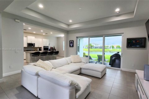 House in Westlake, Florida 3 bedrooms, 228.91 sq.m. № 1891079 - photo 2