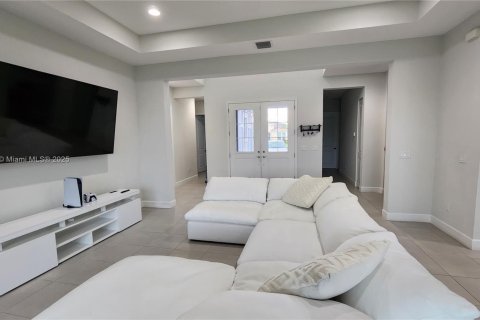 House in Westlake, Florida 3 bedrooms, 228.91 sq.m. № 1891079 - photo 5