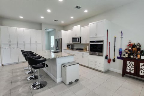 House in Westlake, Florida 3 bedrooms, 228.91 sq.m. № 1891079 - photo 9