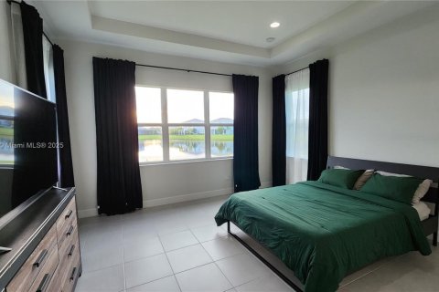 House in Westlake, Florida 3 bedrooms, 228.91 sq.m. № 1891079 - photo 12
