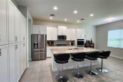 House in Westlake, Florida 3 bedrooms, 228.91 sq.m. № 1891079 - photo 8