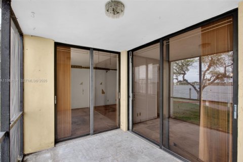 Купить кондоминиум в Окленд-Парк, Флорида 2 спальни, 85.47м2, № 2062873 - фото 29