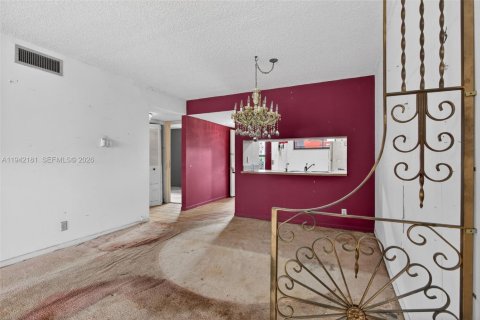 Купить кондоминиум в Окленд-Парк, Флорида 2 спальни, 85.47м2, № 2062873 - фото 16