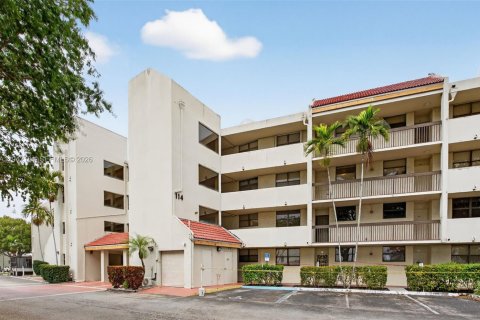 Купить кондоминиум в Окленд-Парк, Флорида 2 спальни, 85.47м2, № 2062873 - фото 2