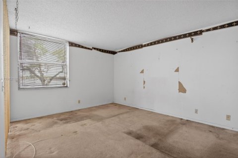 Купить кондоминиум в Окленд-Парк, Флорида 2 спальни, 85.47м2, № 2062873 - фото 21