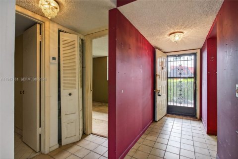 Купить кондоминиум в Окленд-Парк, Флорида 2 спальни, 85.47м2, № 2062873 - фото 8