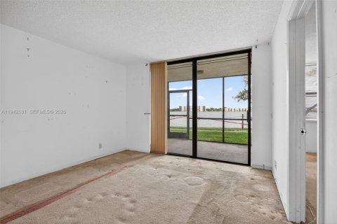 Купить кондоминиум в Окленд-Парк, Флорида 2 спальни, 85.47м2, № 2062873 - фото 18