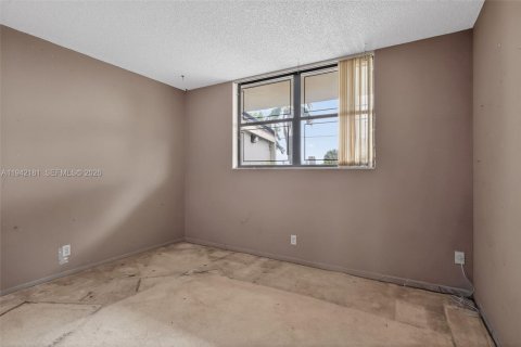 Купить кондоминиум в Окленд-Парк, Флорида 2 спальни, 85.47м2, № 2062873 - фото 11