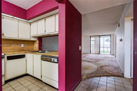 Купить кондоминиум в Окленд-Парк, Флорида 2 спальни, 85.47м2, № 2062873 - фото 4