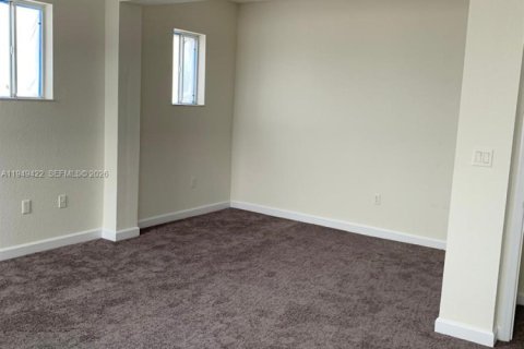 Снять в аренду виллу или дом в Майами, Флорида 5 спален, 243.03м2, № 2005172 - фото 3