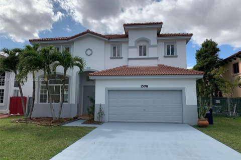 Дом в Майами, Флорида 5 спален, 243.03м2 № 2005172