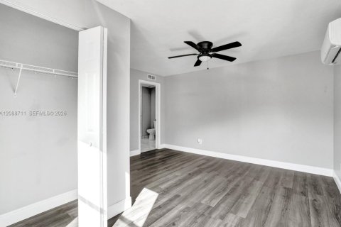 Immobilier commercial à vendre à Fort Lauderdale, Floride: 75.81 m2 № 2370398 - photo 12