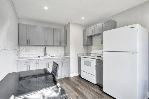 Immobilier commercial à vendre à Fort Lauderdale, Floride: 75.81 m2 № 2370398 - photo 6