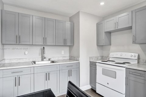 Immobilier commercial à vendre à Fort Lauderdale, Floride: 75.81 m2 № 2370398 - photo 9