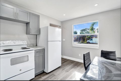 Immobilier commercial à vendre à Fort Lauderdale, Floride: 75.81 m2 № 2370398 - photo 10