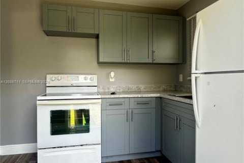 Immobilier commercial à vendre à Fort Lauderdale, Floride: 75.81 m2 № 2370398 - photo 19