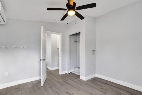 Immobilier commercial à vendre à Fort Lauderdale, Floride: 75.81 m2 № 2370398 - photo 4