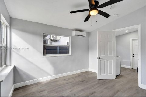 Immobilier commercial à vendre à Fort Lauderdale, Floride: 75.81 m2 № 2370398 - photo 3