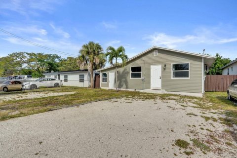 Immobilier commercial à vendre à Fort Lauderdale, Floride: 75.81 m2 № 2370398 - photo 16