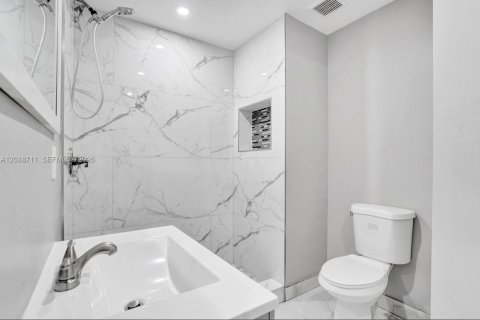 Immobilier commercial à vendre à Fort Lauderdale, Floride: 75.81 m2 № 2370398 - photo 14